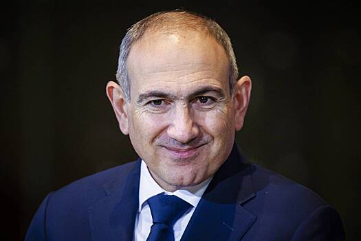 Самолет Пашиняна со второго раза смог сесть в Москве