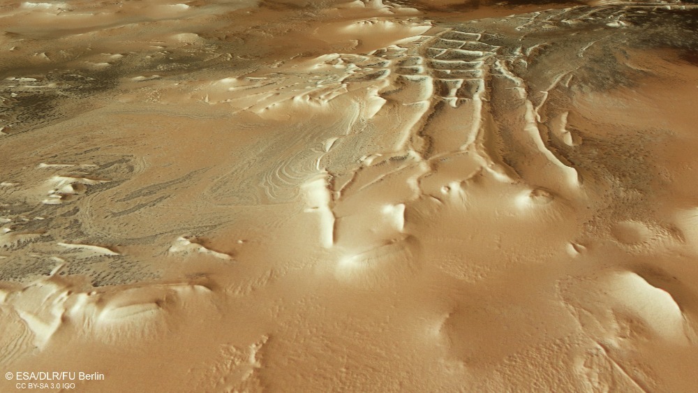 Как выглядит весна на Марсе? Фото с южного полюса соседней планеты