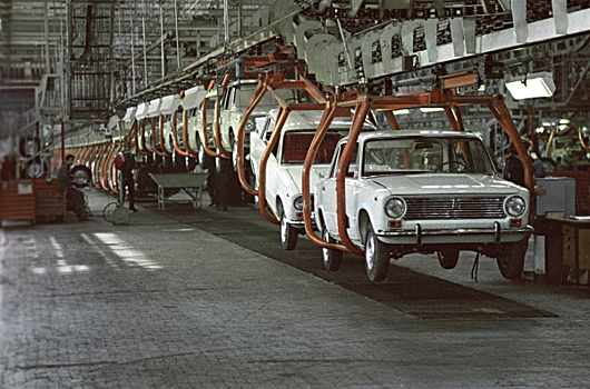 «ВАЗ — 54 года»: Почему новые модели LADA не стали «народными» автомобилями