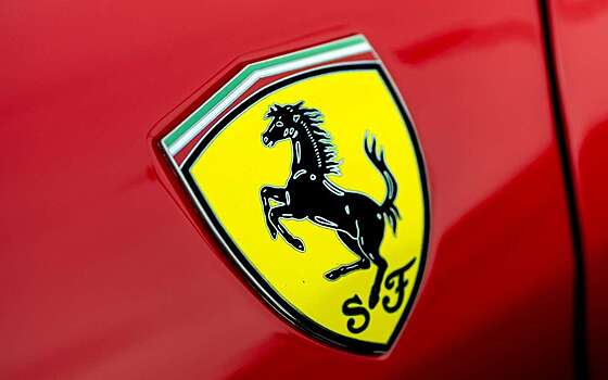 У китайцев теперь учится даже Ferrari: новый SU7 был замечен в Маранелло