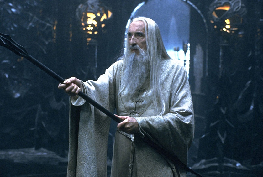 Британский актер Кристофер Ли, известный по роли Сарумана в трилогиях «Властелин колец» и «Хоббит», умер в возрасте 93 лет. На фото: кадр из фильма «Властелин колец: Братство кольца».