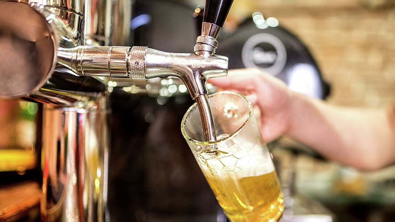 Производители предупредили о дефиците пива в России