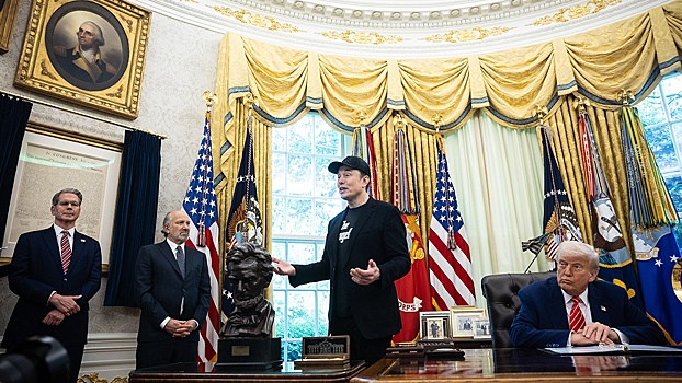 WSJ: спецслужбы США отслеживали визиты иностранцев к Маску