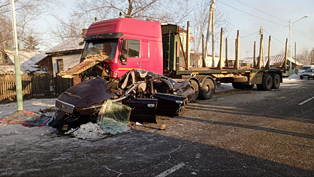«Машина всмятку»: в Белогорске при ДТП погибла 36-летняя женщина, выехавшая на встречную полосу