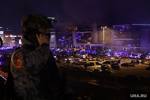 Полиция силой отгоняет журналистов от места теракта в «Крокус Сити Холле»