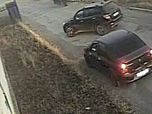 Сотрудница УФСИН помогла задержать трех мужчин при перебросе запрещенных предметов в колонию