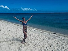 70-летняя Ирина Хакамада выложила фото в бикини