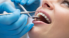 Стоматолог объяснил, как поцелуи влияют на здоровье зубов