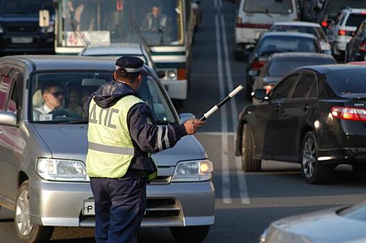 Видео: водитель протащил на своем авто сотрудника ДПС в центре Москвы
