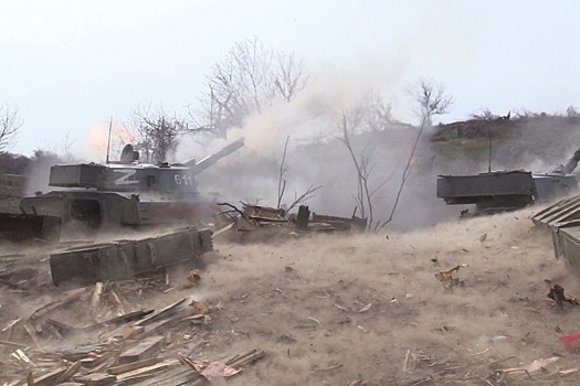При освобождении Платоновки российский танк выдержал более 40 попаданий дронов
