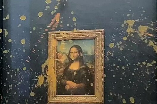 Суп на стенде. "Мона Лиза" не дает вандалам покоя.