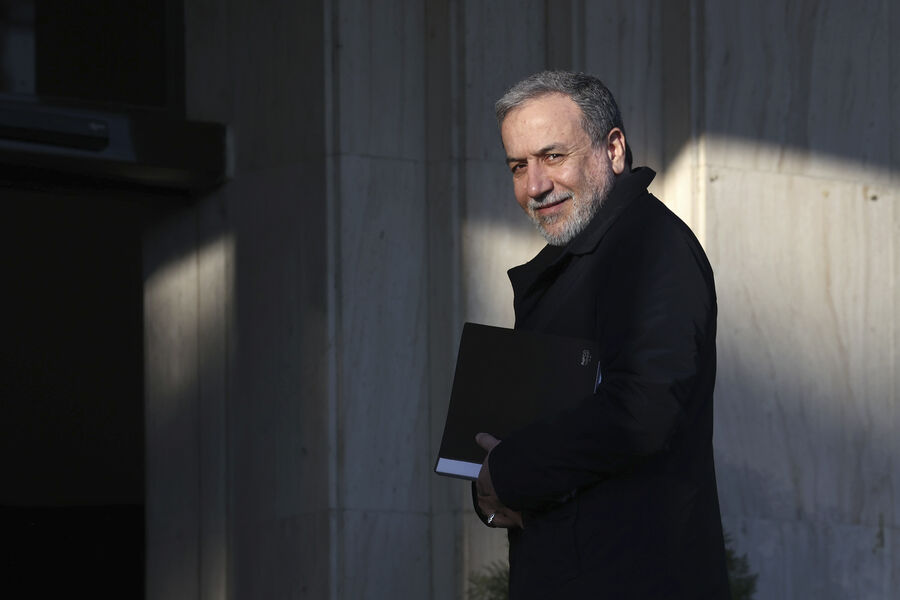 Глава МИД Ирана: хваленый зонтик безопасности США оказался дырявым