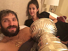 «Делайте новый кубок»: в сети пошутили про любовь Овечкина к Кубку Стэнли