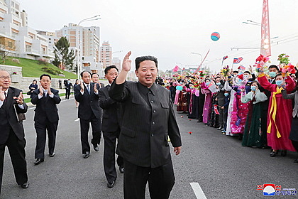 Рядом с Ким Чен Ыном заметили таинственную незнакомку
