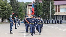 Сердюков вручил Боевое знамя новому командиру Тульского гвардейского соединения ВДВ