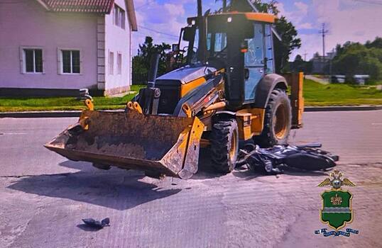 Мотоциклист протаранил экскаватор в Калужской области
