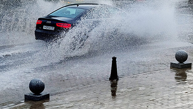 ЦОДД рекомендовал выезжающим за город водителям перенести поездки на более позднее время из-за дождя
