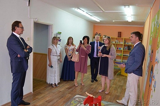 Префект Анатолий Смирнов посетил библиотеку №252 в 14 микрорайоне
