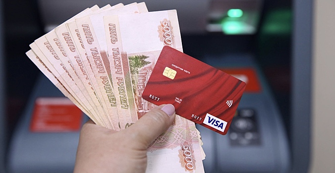 Выдача кредитных карт в России упала впервые за пять лет