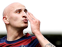 Футболисты клуба АПЛ устроили драку на улице