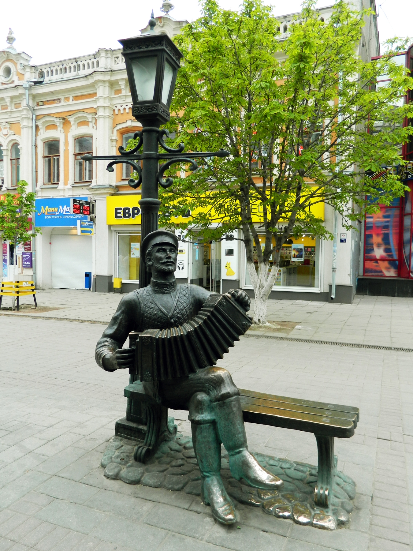 Памятник Саратовской гармошке, Саратов, Российская Федерация