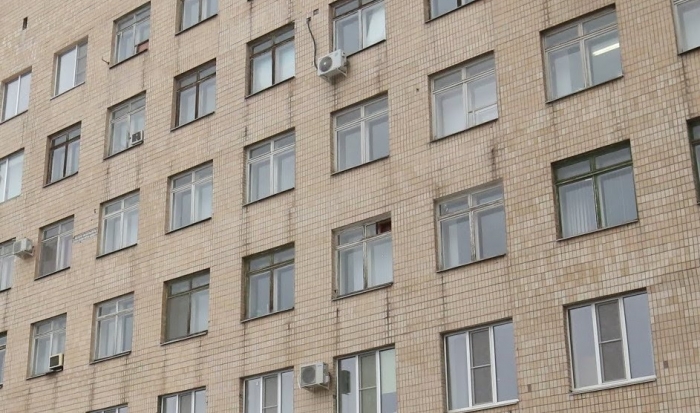 Пациент больницы под Волгоградом разбился при падении с высоты