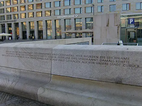 В Дрездене объяснили удаление мемориальной надписи о бомбардировке