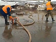 В Оренбурге продолжают откачивать воду и чистить ливневки