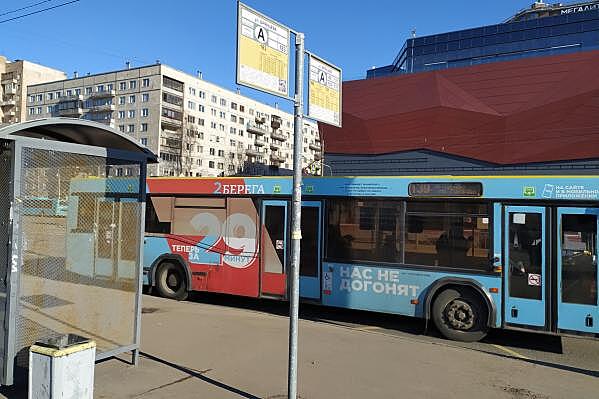 Транспортная реформа в Петербурге тормозит из-за нехватки больших автобусов