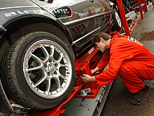 Россиянам назвали способы распознать «развод» на станциях шиномонтажа