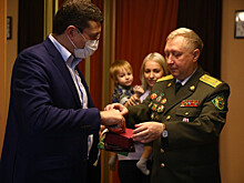 Никитин поздравил с Днем защитника Отечества представителей нижегородской пограничной династии Шмагриных