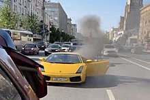 "Пятый канал": Lamborghini певца Николая Гришкина загорелся на проезжей части в Москве