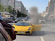 "Пятый канал": Lamborghini певца Николая Гришкина загорелся на проезжей части в Москве