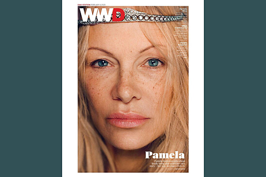 55-летняя Андерсон без макияжа снялась для обложки WWD