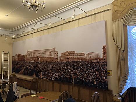 Камерный театр украсило 8-метровое фото к премьере пьесы о Сталине