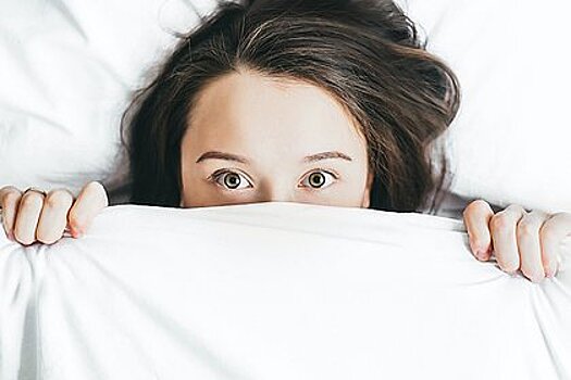 Названы опасные причины сна с полуоткрытыми глазами