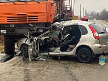 Водитель ВАЗ погибла во время аварии с КАМАЗом в Костромской области