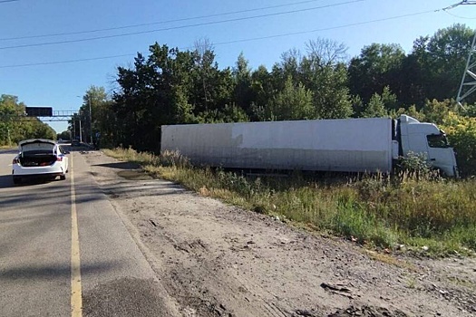 Три человека погибли в ДТП с фурой под Воронежем