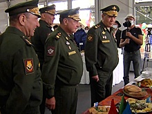 Начальник Генштаба Герасимов посетил «Фестиваль национальной кухни» в рамках АрМИ-2021