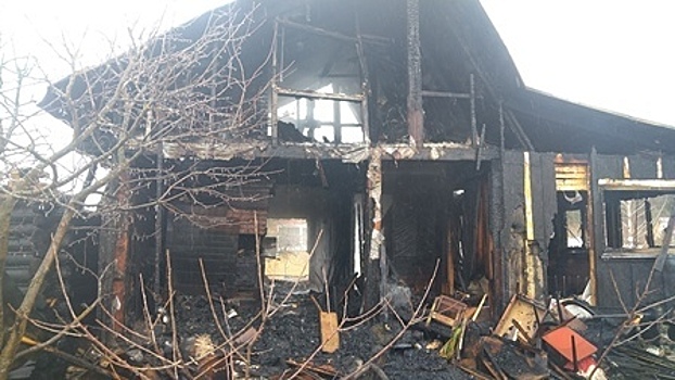 17 пожарных тушили горящий жилой дом на Вологодчине