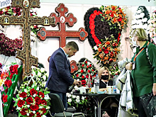 Показ мод в гробах и духи «Похоронное бюро»: что представили на выставке «Некрополь‑2021»