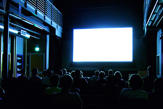 Шнейдеров допустил запуск повторного проката в российских кинотеатрах с 15 июля