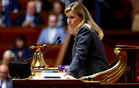 Национальное собрание отклонило вотум недоверия правительству Франции