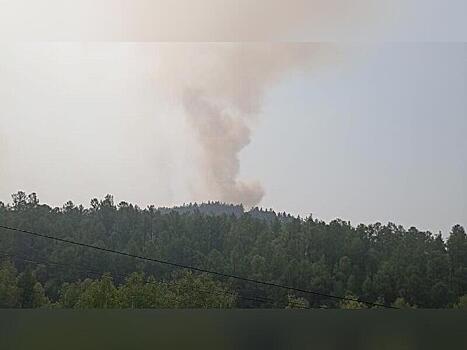 Пожар в Атамановке продолжают тушить