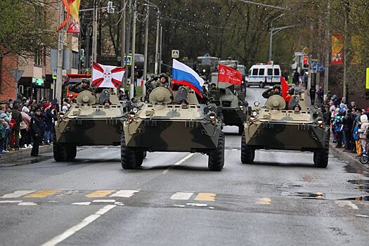 В Чехове в честь Дня Победы торжественно прошла военная техника