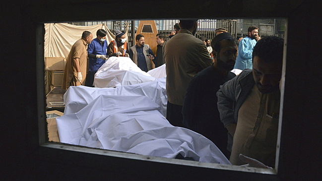 Число жертв теракта в мечети Пакистана увеличилось до 90