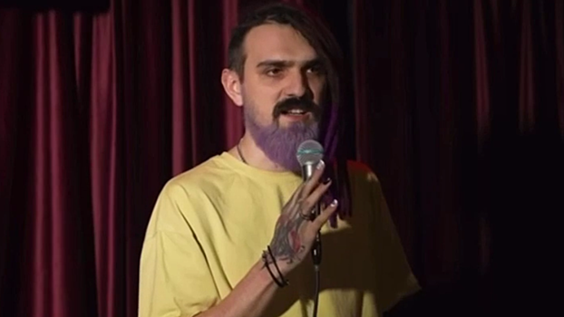 Российский комик пошутил об инвалиде на «культяпковозке», потерявшем ногу на мине. Что было дальше