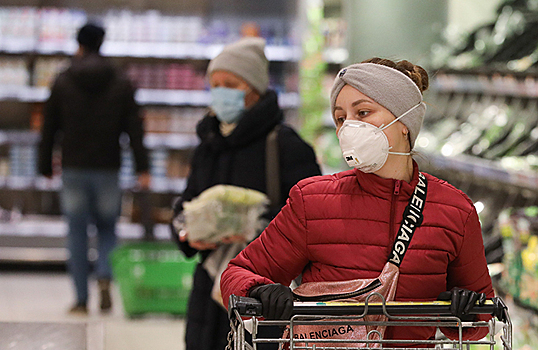 Более десяти российских регионов обязали жителей носить маски в общественных местах