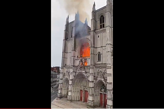 Пожар в соборе XV века во Франции потушили