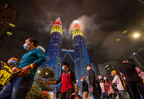 Власти Малайзии сообщили о переходе ковида в статус эндемии